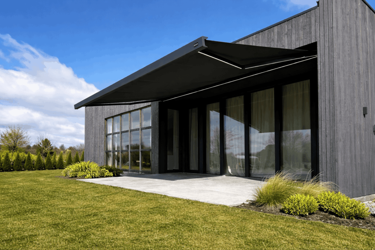 Stores bannes DEXTERA pour terrasse