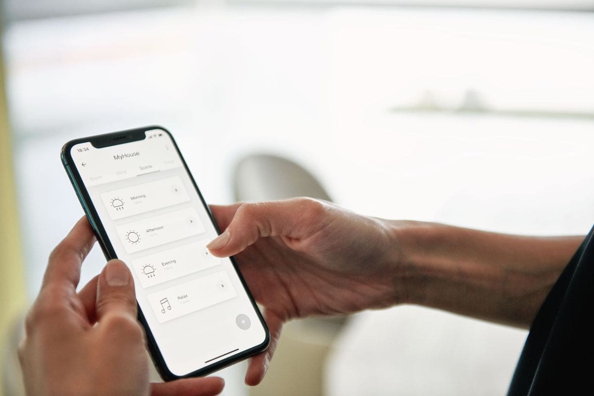 automatinis roletų ir žaliuzių valdymas 